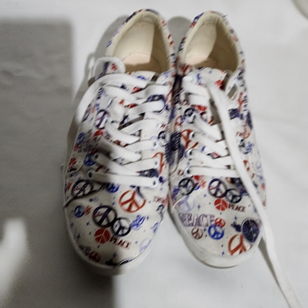 Taos Peace Sign shoes Size 10